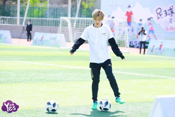 鹿晗足球比赛视频,鹿晗足球基础教学