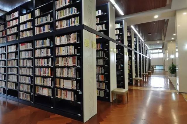 浙江图书馆怎么免费借书,24小时图书馆可以自助借书吗