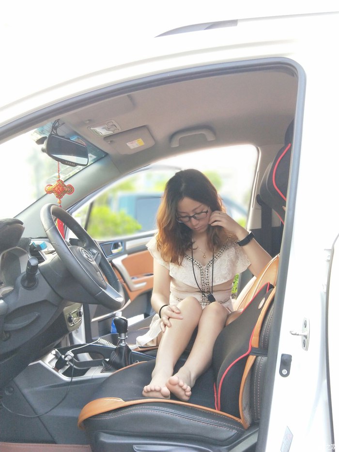 媳妇当车模宝骏,媳妇当车模菲斯塔