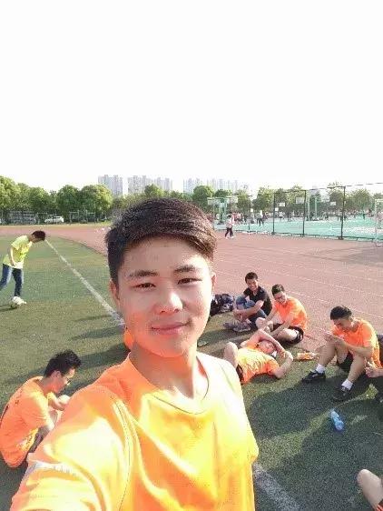 一个真正热爱足球的人,真正热爱足球的人是什么样的