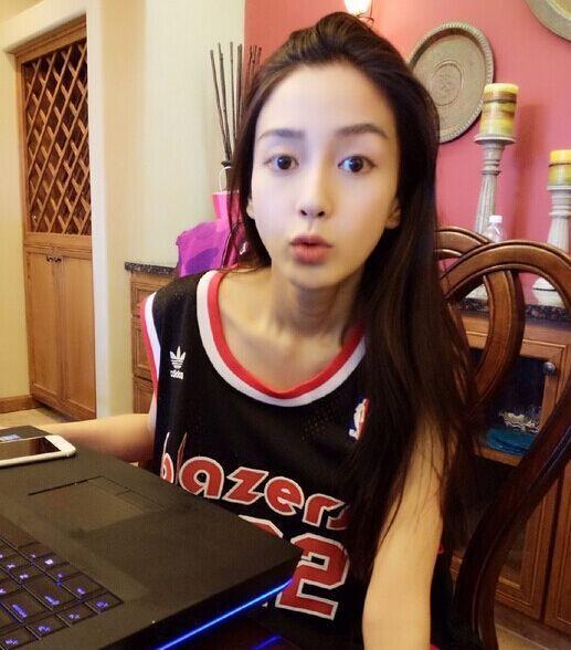 鞠婧祎迪丽热巴林允,baby穿球衣