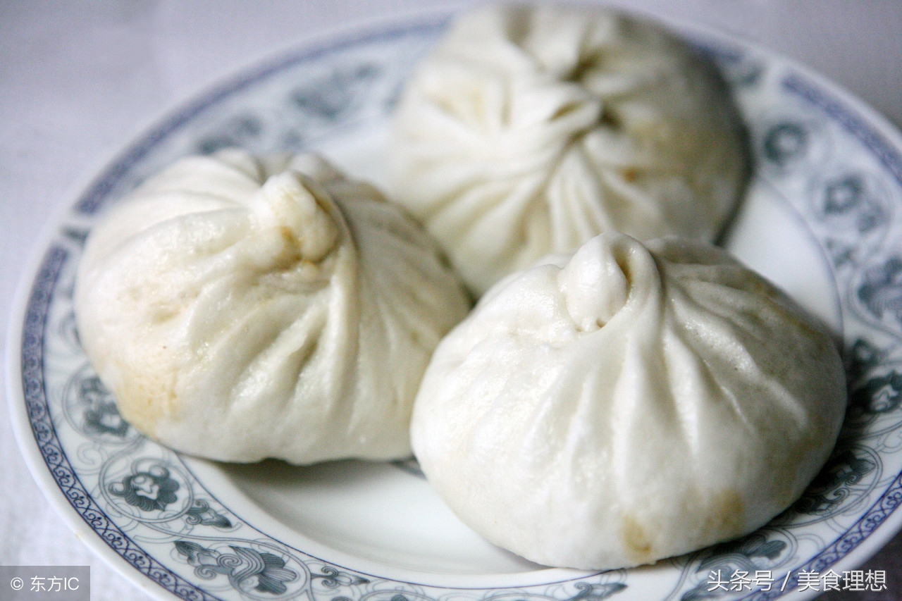 五十年面点师送给大家一个包子发面小技巧，这样蒸的包子个大饱满