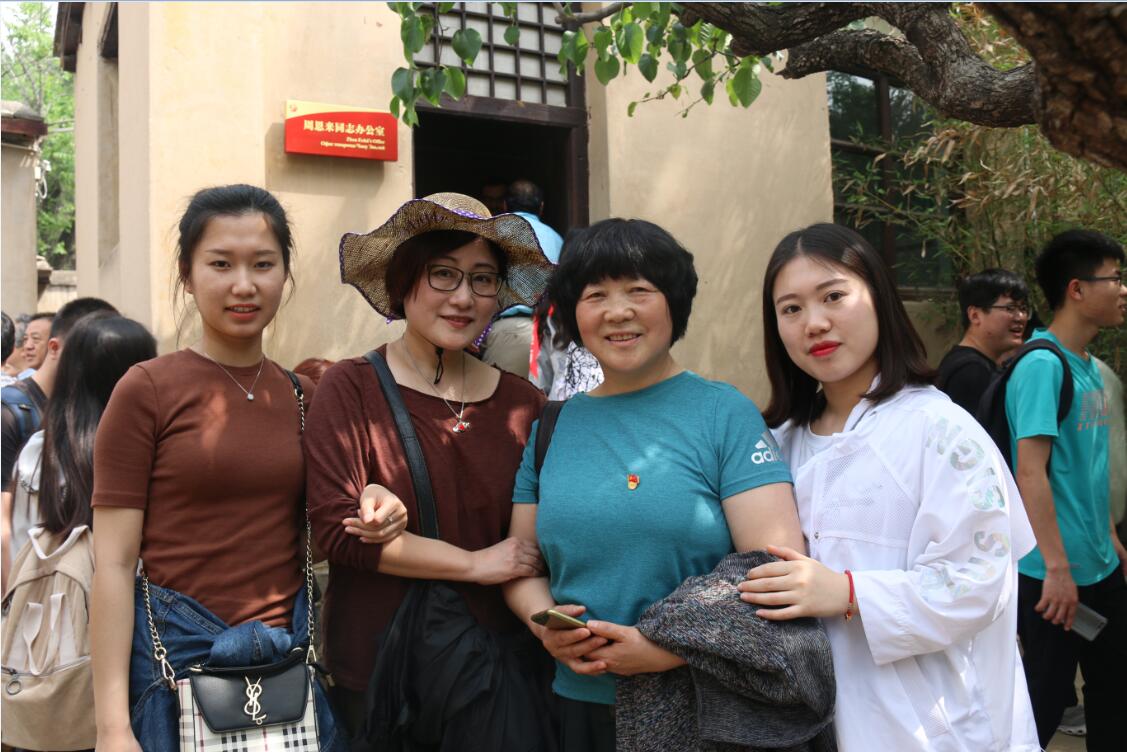 北京演艺专修学院*党**总支策划*党**员干部到西柏坡参观学习