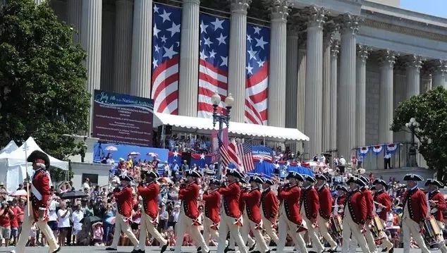 “一听到*歌国**就想呕”？那让外国人教教你什么叫“爱国”