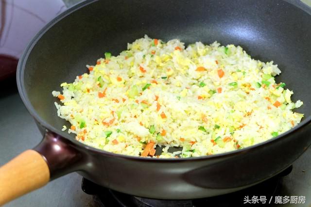 蛋炒饭怎样做又好吃不上火不油腻,小时候爱吃的蛋炒饭简单又好做