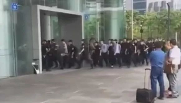 「关注」50亿！35万人被套！福建又一知名平台爆雷！老板在厦门豪宅、多家公司……你心血钱被坑了吗？