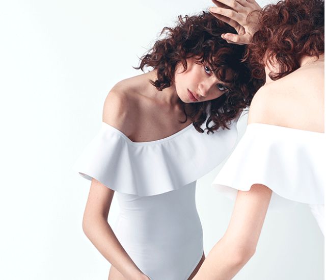 一款好看的泳衣时髦又高级,什么泳衣好看又好穿又不显胖女