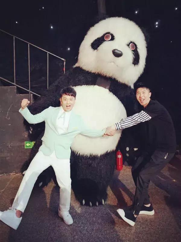 少儿频道儿童主持人片段,少儿频道主持人前辈采访