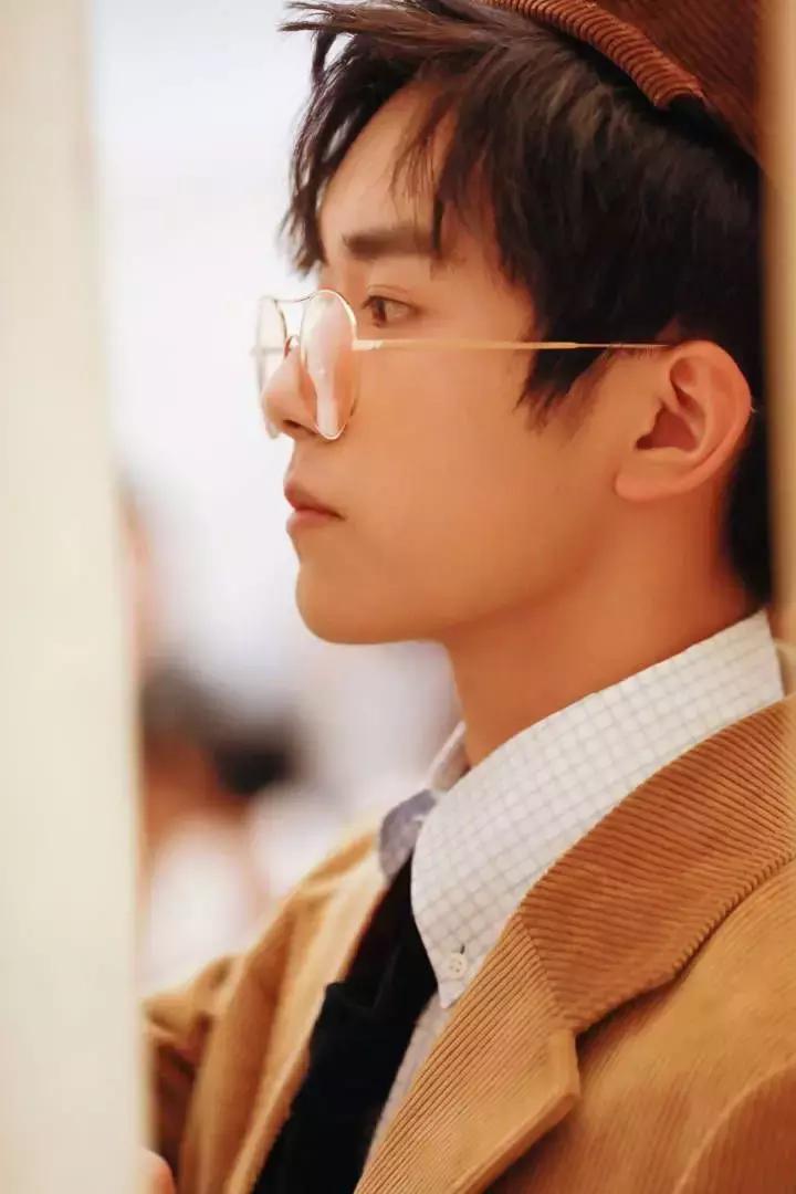 易烊千玺海报还有给的吗,易烊千玺世界杯