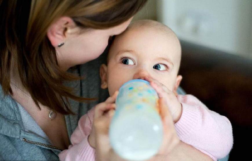 三个月宝宝突然不喝奶粉什么原因,八个月宝宝不想喝奶粉是什么原因