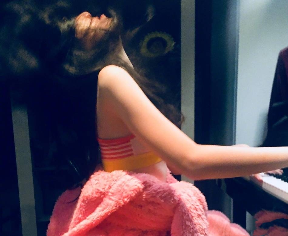 李嫣公益项链,李嫣时尚基因强大