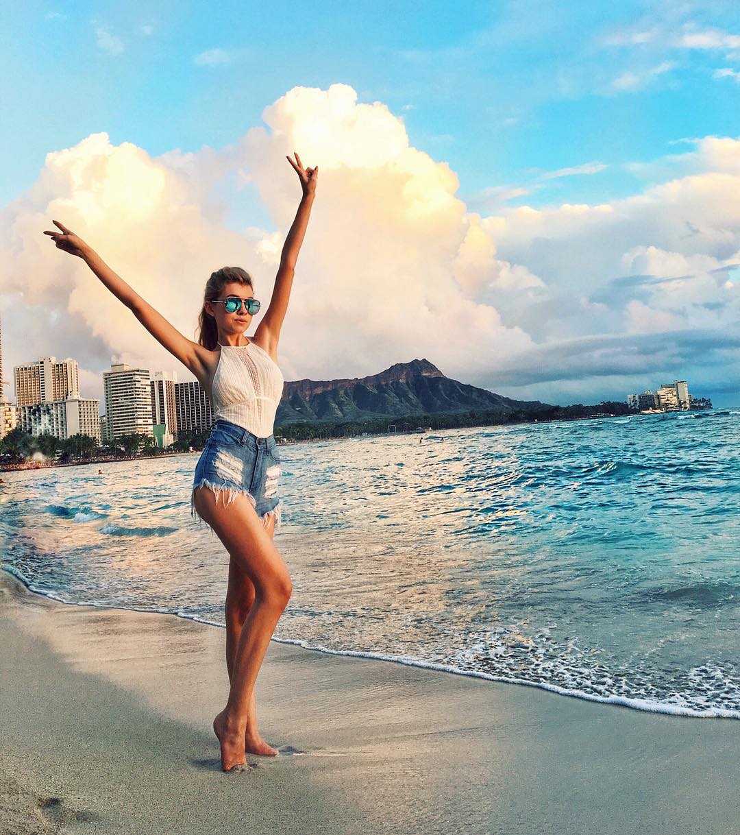 泳衣搭配紧身牛仔裤,休闲连体泳衣搭配紧身牛仔裤