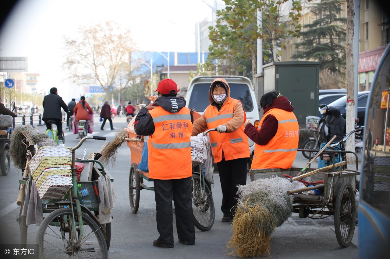 致敬城市黄玫瑰，不畏严寒酷暑坚守岗位，城市中最可爱的人