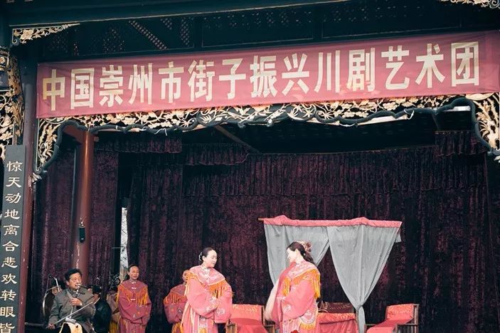 避暑耍水爽一夏！低至4折≈258元抢街子古镇艺家精品酒店住宿一晚！双早+潜水+逛古镇……屋里搓麻~山涧耍水~全家游~凉快的很！