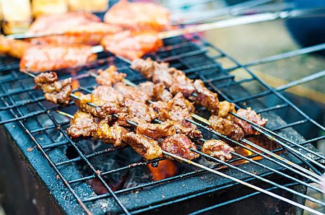 避暑耍水爽一夏！低至4折≈258元抢街子古镇艺家精品酒店住宿一晚！双早+潜水+逛古镇……屋里搓麻~山涧耍水~全家游~凉快的很！