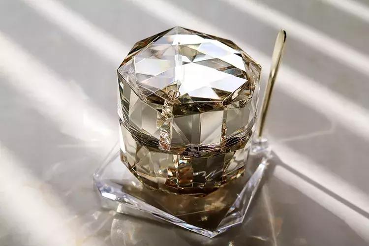 真贵妇界公认最值得买的一款面霜,日本贵妇面霜哪个牌子好用