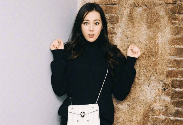 迪丽热巴刷脸刷到俄罗斯，新剧撞档世界杯！粉丝陷入两难