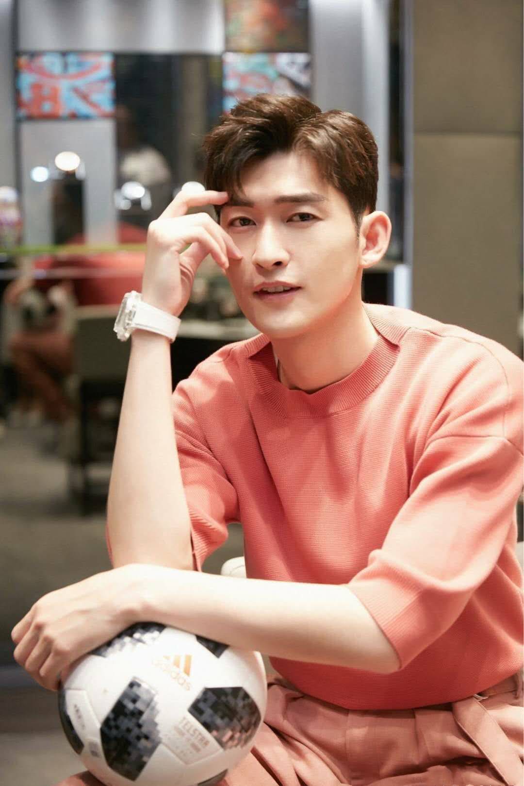 张翰打比赛,张翰踢足球