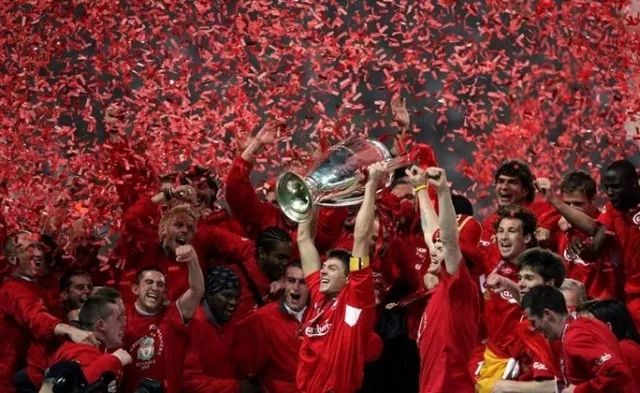 如果一个男孩子喜欢上了足球,一个男人一旦喜欢上了足球