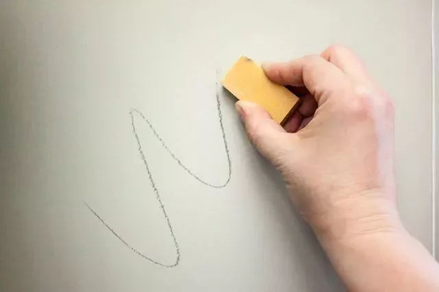 白墙弄脏了怎么把它变白,白墙脏用什么产品变白效果最好