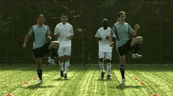 踢球注意脚不要受伤,踢球必做热身