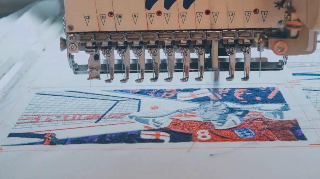 lv世界杯足球限量版多少钱,lv限量版足球