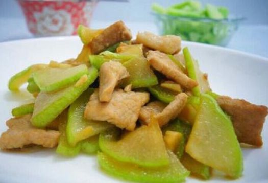 秋天这瓜刚上市，价格便宜，容易储存，经常吃提高抵抗力少生病