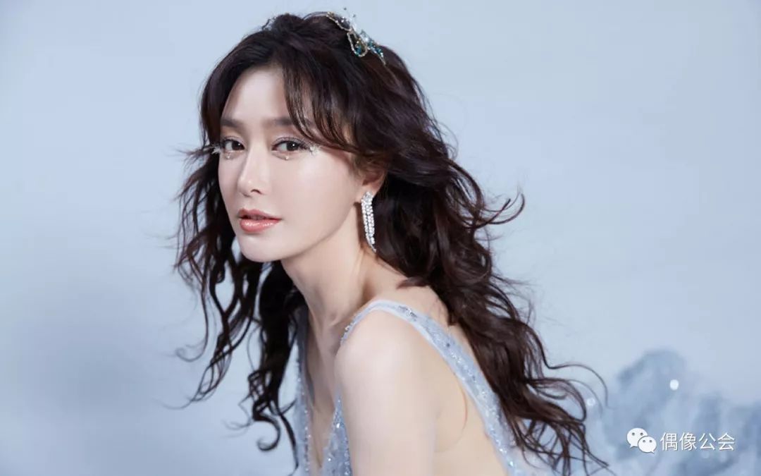 秦岚和黄晓明年龄差,秦岚和黄晓明差几岁