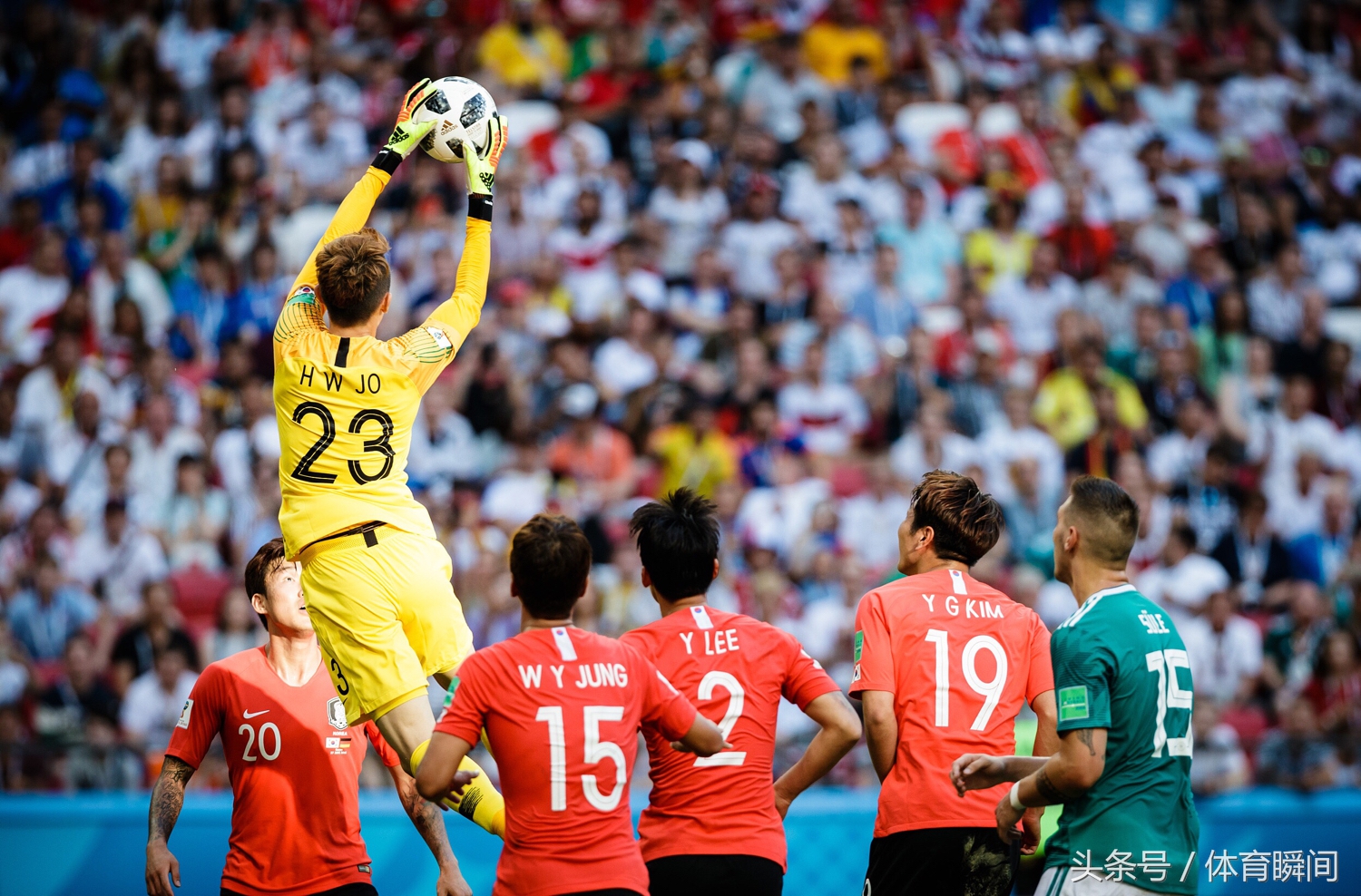 俄罗斯世界杯，将足球踢成了橄榄球，太极虎掀翻超级战车值得尊敬