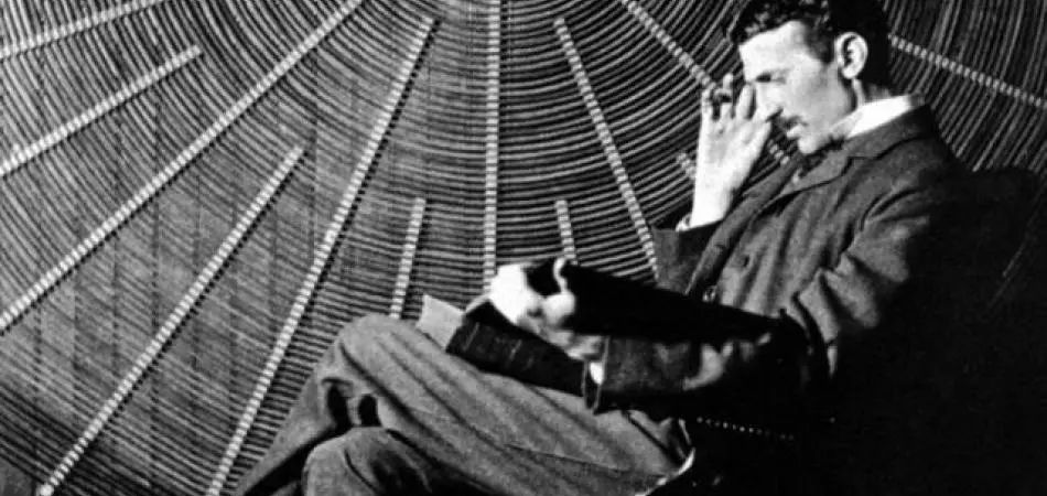 “无线电狂人”简云定：三秒干掉智能锁的骚操作是如何做到的？