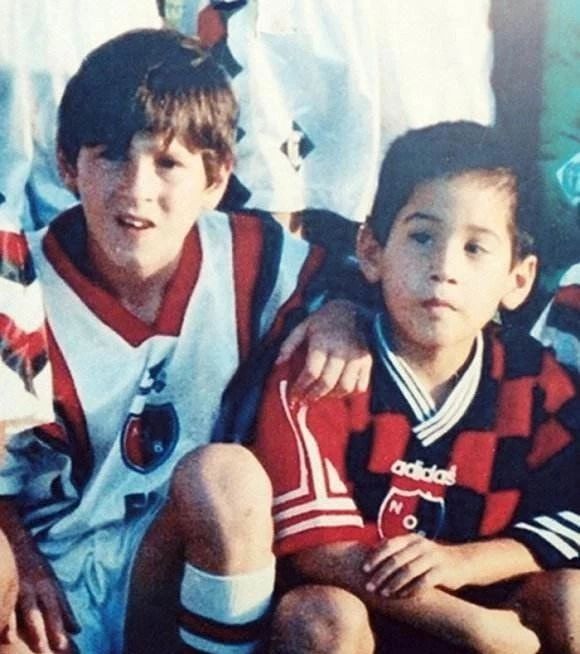 梅西为什么能成为足球巨星,梅西从少年到如今绿茵场上的球王