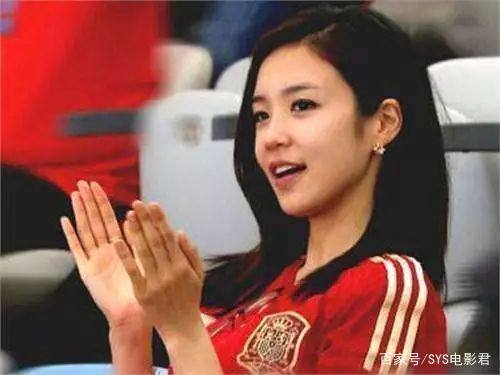 世界杯网红主播,世界杯看台上的女球迷一夜爆红