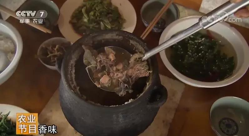 用臭油灯炖鸡拿陈年普洱茶煮饭：腾冲这些美味开启的是浓浓乡愁