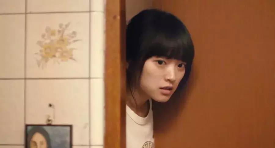 酒吧监控曝光：女孩被性侵，有多容易