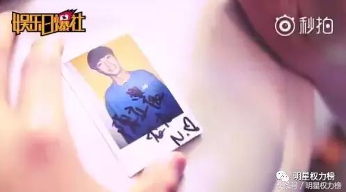 王俊凯蔡徐坤朱一龙李易峰，男明星的拍立得照片都是宝藏叭！