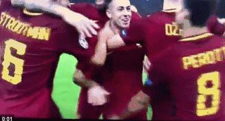 为啥运动员爱摸鞋底,运动员为什么喜欢比赛搓下巴