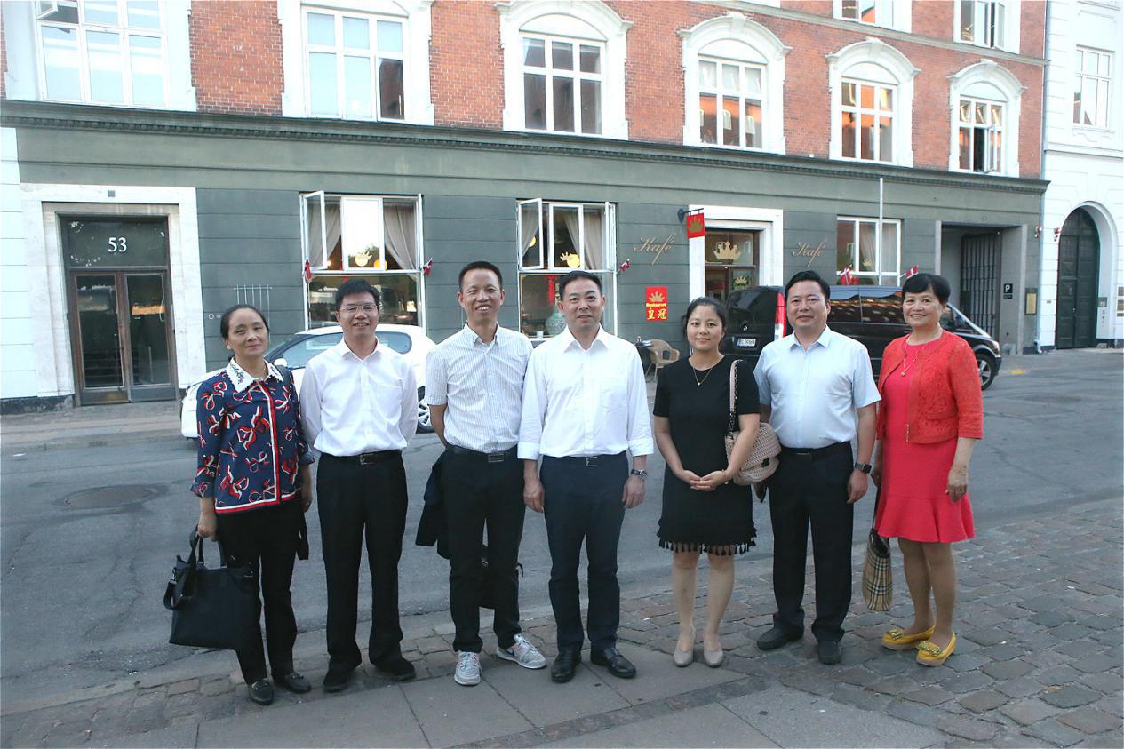 华人在丹麦做什么生意,丹麦皇宫广场简介