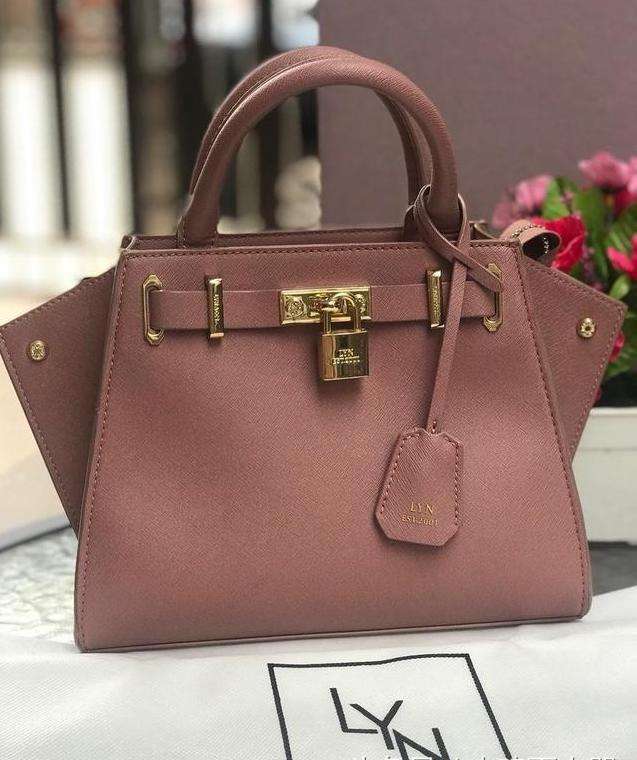 去泰国必买的奢侈品包包,去泰国适合备的包包