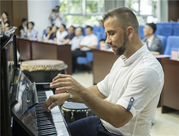 音乐搭起友谊桥，匈牙利著名合唱团与广雅学子共唱《茉莉花》