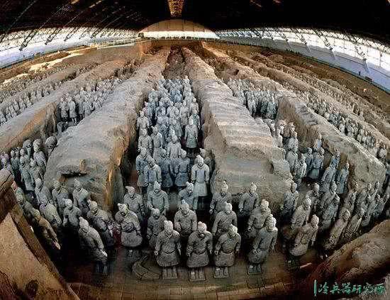 兵马俑建造时是彩色的吗,兵马俑的建造年代是哪年