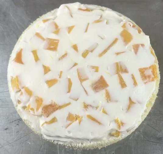 蛋糕奶油裱花零基础视频教程,最简单的纯白色奶油裱花蛋糕视频