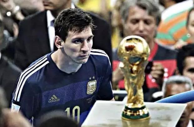 一张图片里有无数个足球名场面,一张图片一个足球的故事