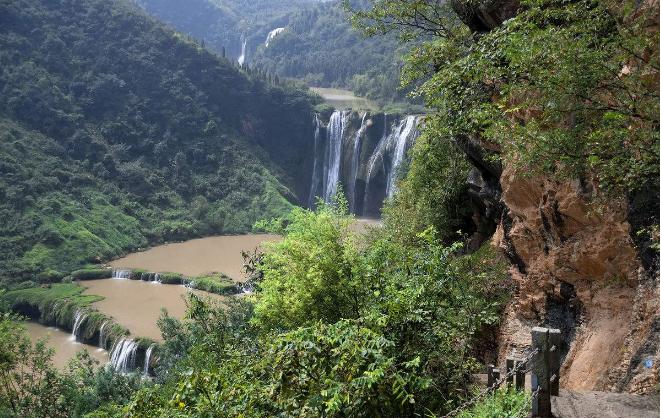 德天瀑布和黄果树瀑布哪个更壮观,中国最大瀑布黄果树瀑布美景分享