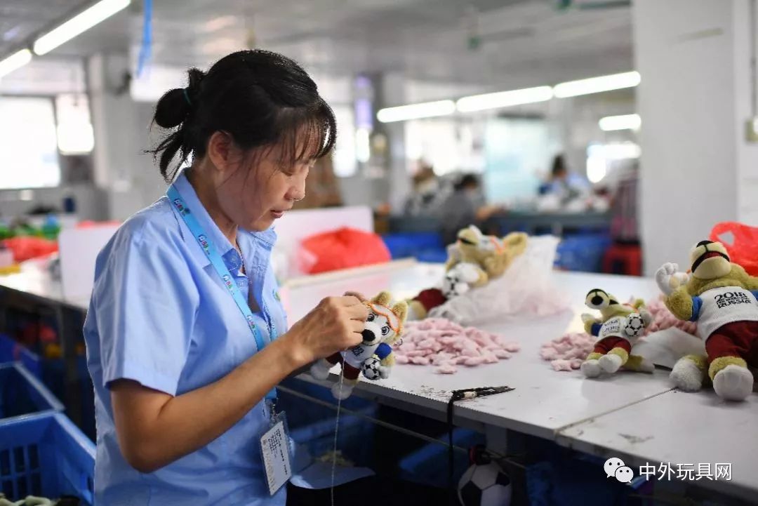 玩具工厂红色小女孩的故事,玩具工厂小女孩的故事完整版