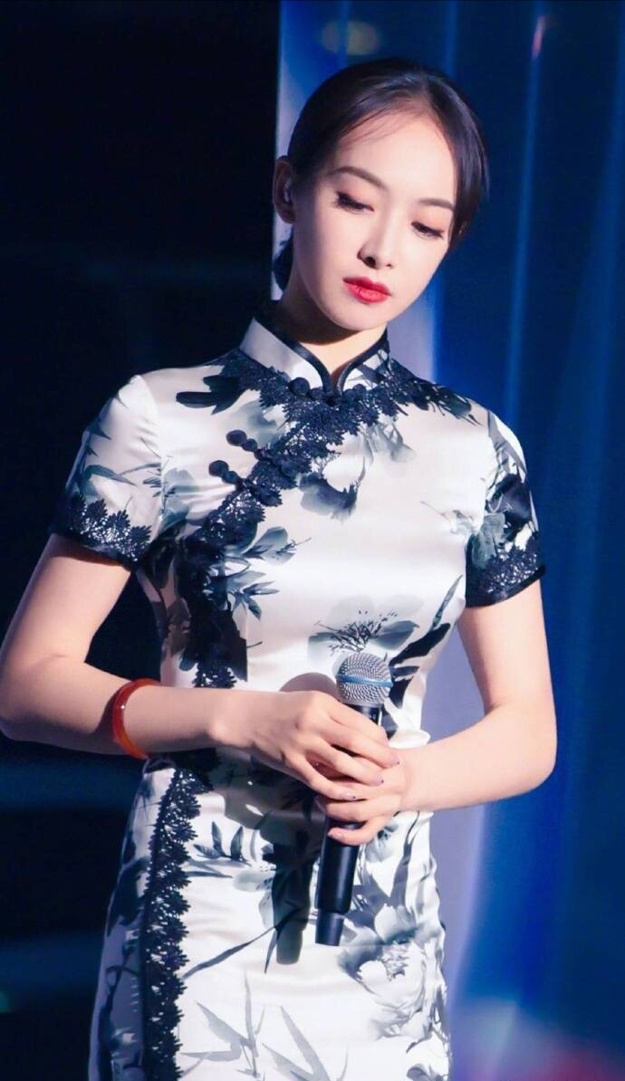 程潇最美的旗袍,程潇穿旗袍翻跟斗