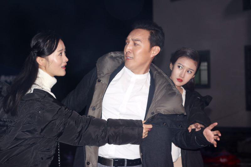 曝一局长婚内出轨女经理,电视剧新任县长出轨