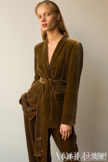 「大美媛服饰」Whistles2018年秋冬皮夹克、羊绒和丝绸裙为主