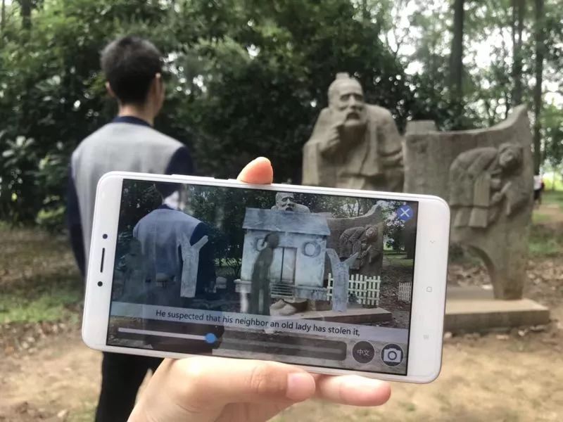 东湖精心定制了一份最美礼物，将闪亮军运会宾客的眼睛