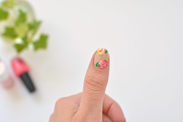 复古玫瑰花美甲图片,复古水彩玫瑰美甲新中式