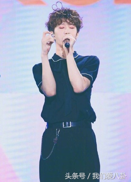 朱正廷蔡徐坤超甜对视害羞,朱正廷蔡徐坤高甜瞬间